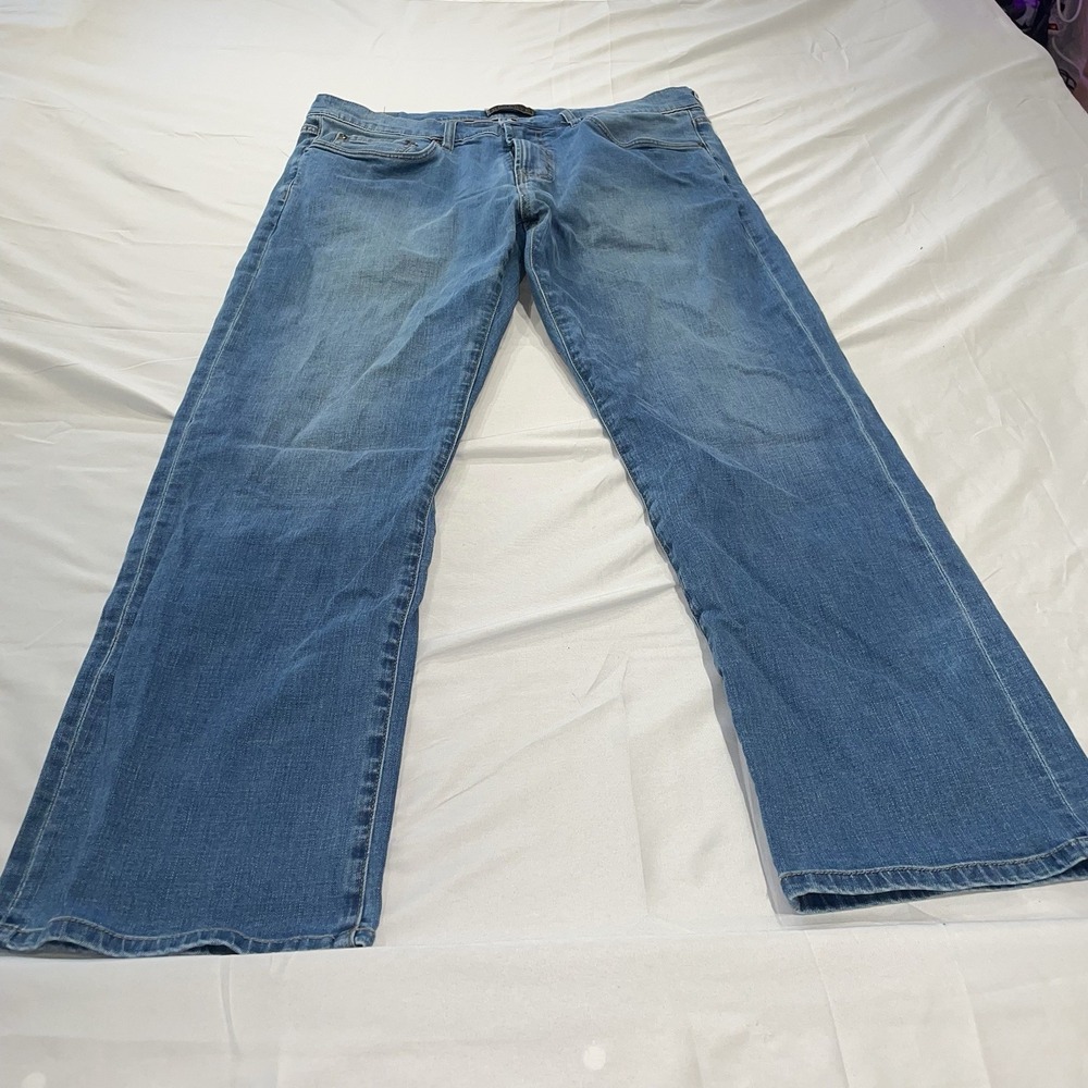 Jos A Bank Reserve Relaxed Fit Jeans Mens 36x30 Medium Wash Blue Stretch Denim